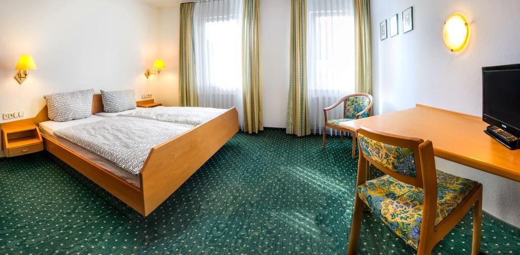 Hotel Hirsch Φρόιντενσταντ Δωμάτιο φωτογραφία